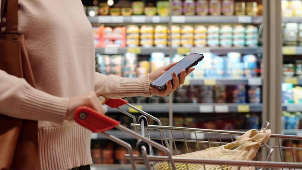Image of a personal grocery shopper shopping from a mobile shopping list.